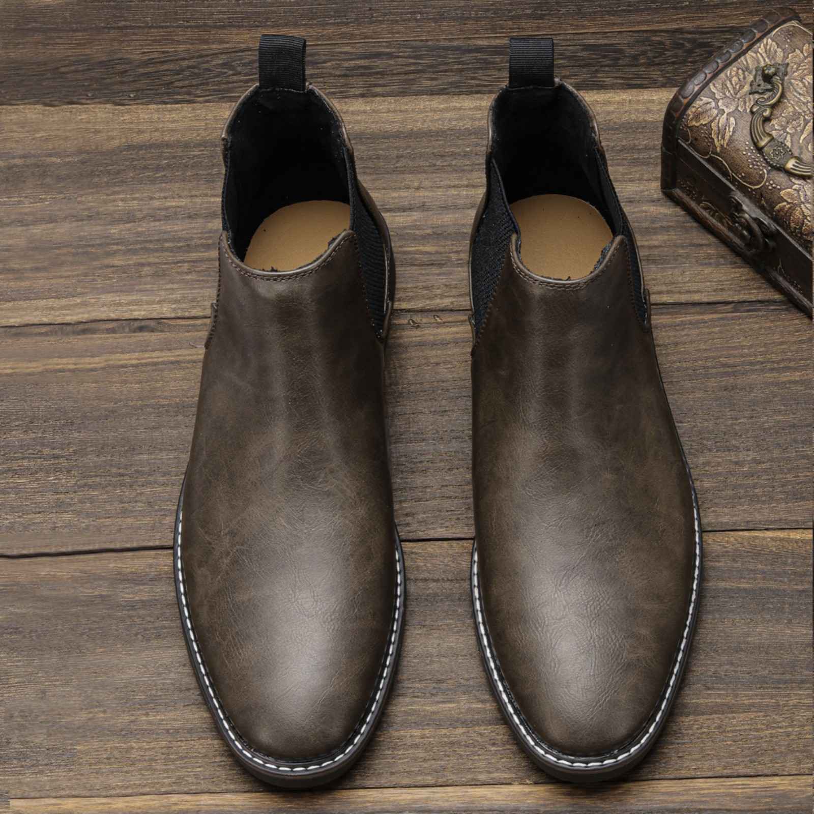 Bota Chelsea Masculina Couro Marrom Dark Retrô Loja Viego bota Bota chelsea Bota chelsea couro Bota Chelsea Masculina Couro Marrom Dark Retrô bota chelsea masculina look Bota Chelsea Masculino Clássica de Couro bota masculina bota masculina chelsea botas chelsea homem botina chelsea masculina