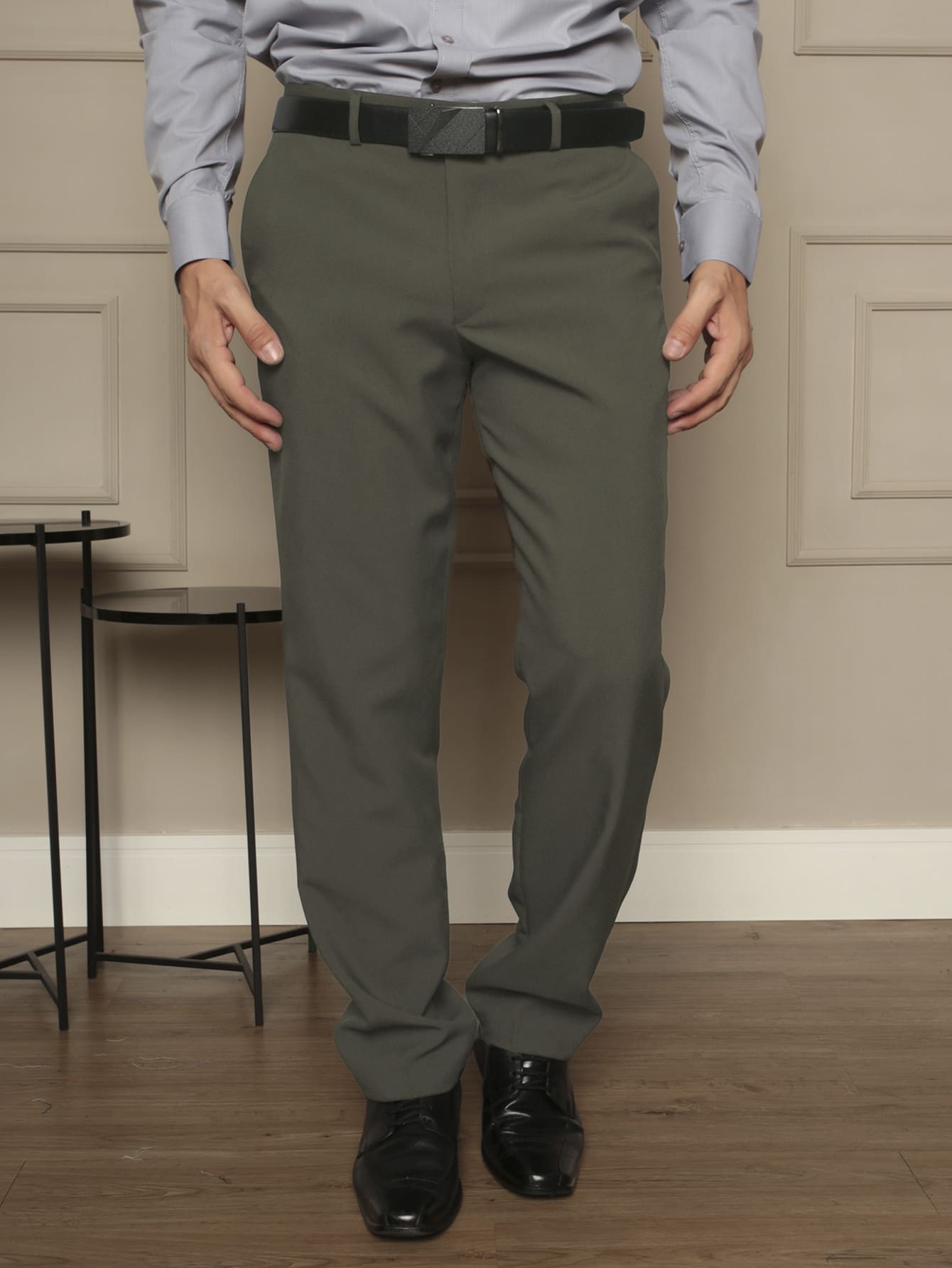 Calça Alfaiataria Masculino Verde Militar Viego 46 Loja Viego alfaiataria masculina calça alfaiataria masculina calça alfaiataria sarja calça alfaiataria slim calça alfaiataria verde militar calça de alfaiataria calça de alfaiataria slim fit calça masculina casual social calça masculina elegante calça masculina verde militar calça para trabalho masculina calça sarja masculina calça slim masculina calça social masculina calça social masculina verde moda masculina alfaiataria