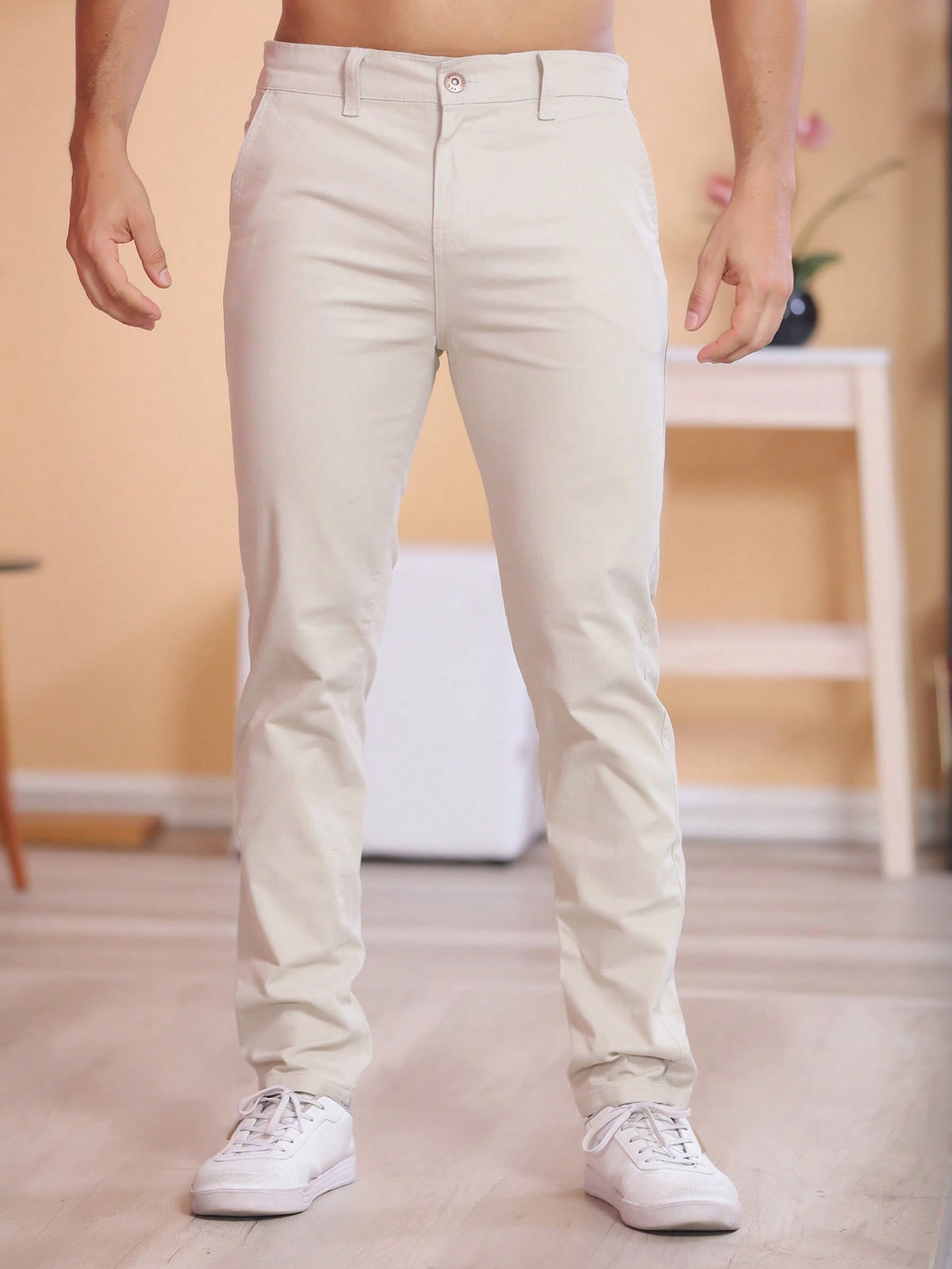 Calça alfaiataria masculina bege Confort Viego, vista de frente