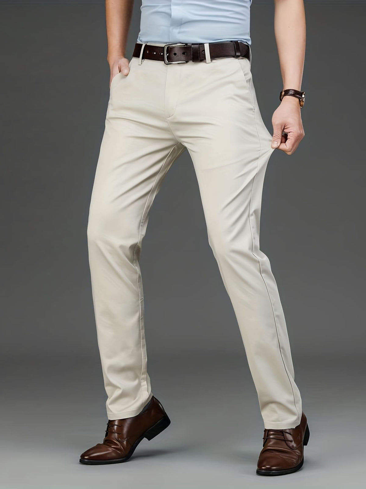 Calça masculina sarja alfaiataria bege Clássica, vista de frente