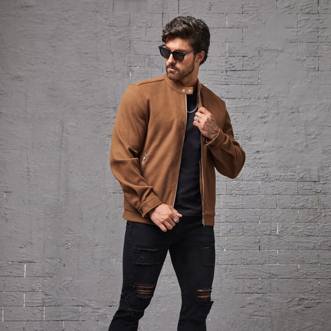 Jaqueta Masculina de Zíper Marrom Basic Loja Viego jaqueta básica masculina jaqueta casual masculina jaqueta de zíper marrom jaqueta leve masculina jaqueta marrom casual jaqueta marrom masculina Jaqueta Masculina de Zíper Marrom Basic jaqueta masculina para frio jaqueta masculina urbana jaqueta masculina zíper moda masculina inverno