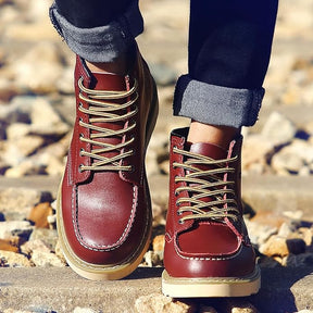 Bota Masculina Moc Toe Wine Red Loja Viego bota de couro bota de couro masculina bota masculina Bota masculina cor Wine Red Bota Masculina de Couro Maden Vintage Bota masculina estilo Moc Toe bota masculina moc toe Bota Masculina Moc Toe Wine Red bota moc toe Botas moc toe