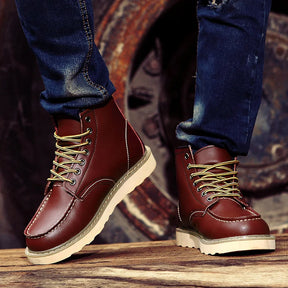 Bota Masculina Moc Toe Wine Red Vinho vermelho Loja Viego bota de couro bota de couro masculina bota masculina Bota masculina cor Wine Red Bota Masculina de Couro Maden Vintage Bota masculina estilo Moc Toe bota masculina moc toe Bota Masculina Moc Toe Wine Red bota moc toe Botas moc toe