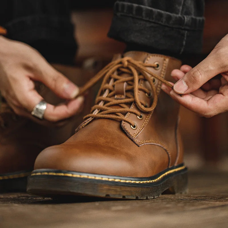 Bota de Couro Legítimo Masculino Marrom Rústica 44 Loja Viego bota de couro Bota de couro legítimo Bota de Couro Legítimo Masculino Marrom Rústica Bota de couro marrom bota de couro masculina bota masculina bota moc toe Bota rústica masculina Botas Calçados masculinos de qualidade