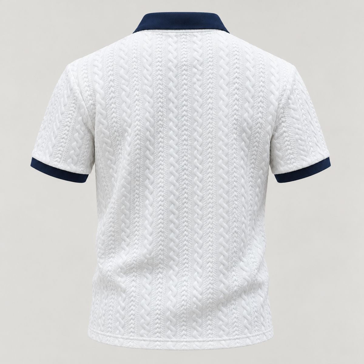 Costas da Camisa Polo Masculina Branca Texturizada Riviera, com relevo em tranças