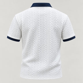 Costas da Camisa Polo Masculina Branca Texturizada Riviera, com relevo em tranças