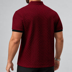 Costas da camisa polo masculina vinho com textura trançada e punhos pretos
