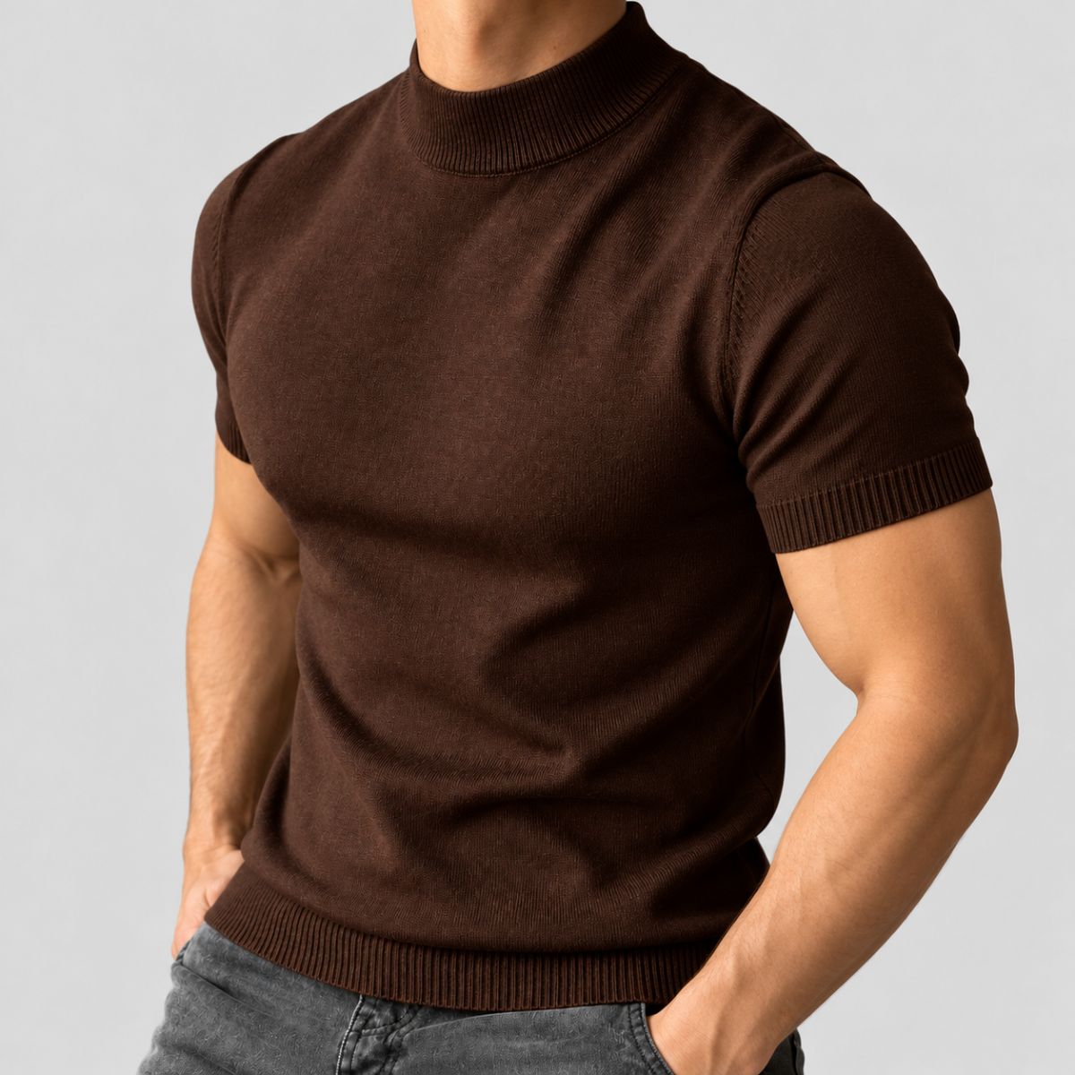Camiseta Gola Alta Masculina Tricot Marrom Florença em ângulo de três quartos