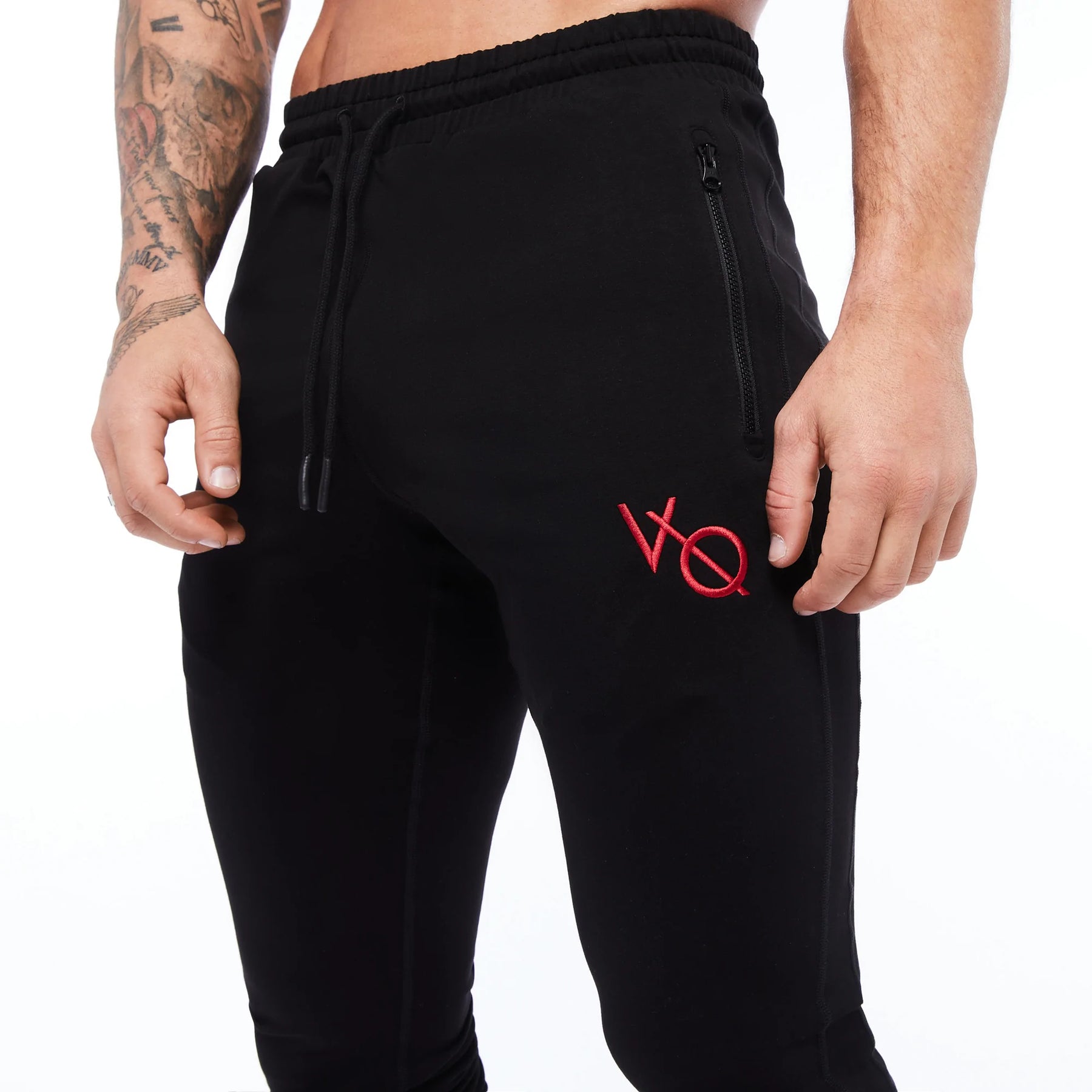 Calça Jogger Vanquish Black and Red Loja Viego calca jogger mascucalca jogger masculina academialina street calca jogger masculina sarja calca jogger masculina slim calca jogger masculina street calcas jogger academia calcas jogger masculina Calça Jogger calça jogger masculina calça jogger para homem calça jogger preta Calça Jogger preta masculina Calça Jogger Vanquish Calça Jogger Vanquish Black and Red