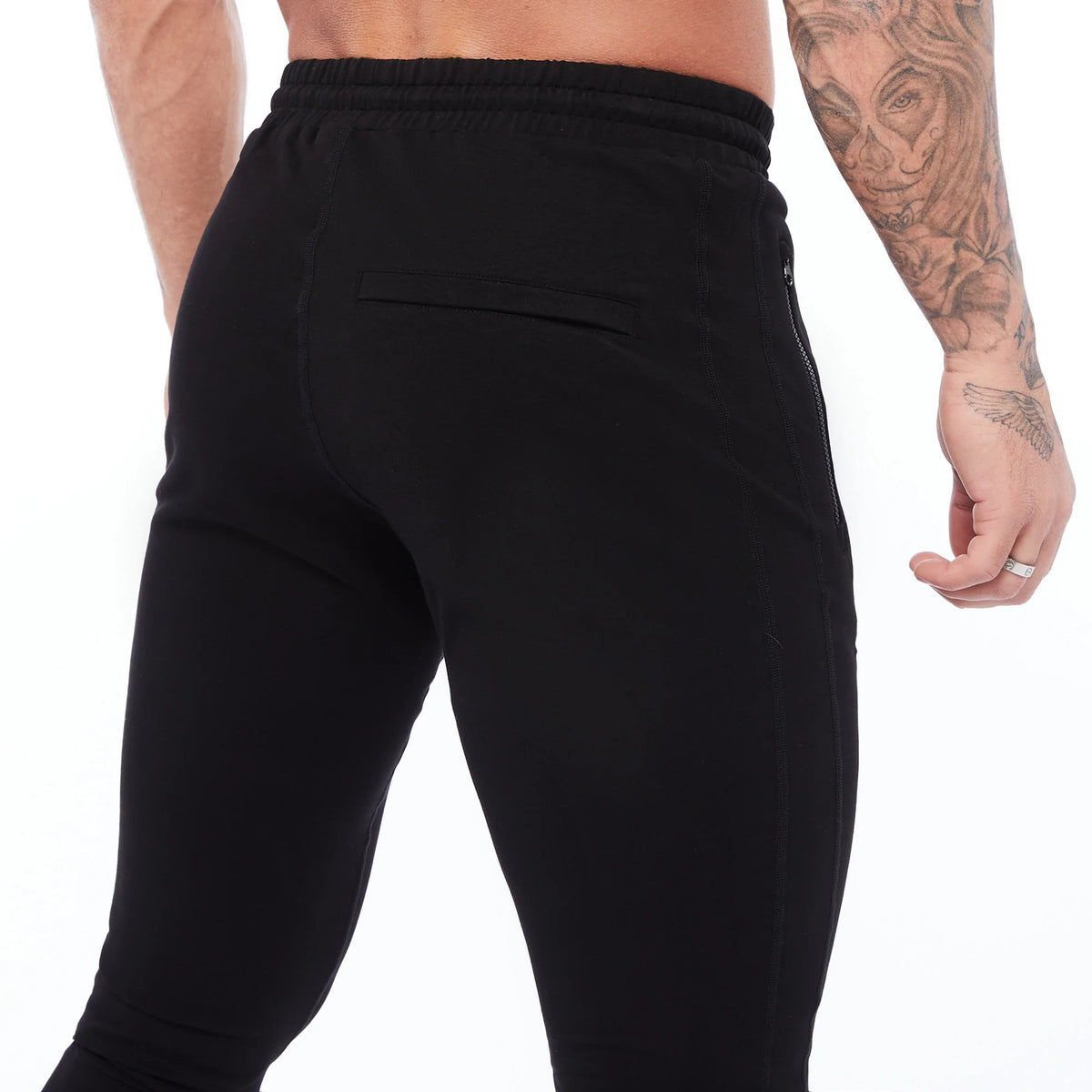 Calça Jogger Vanquish Black and Red Loja Viego calca jogger mascucalca jogger masculina academialina street calca jogger masculina sarja calca jogger masculina slim calca jogger masculina street calcas jogger academia calcas jogger masculina Calça Jogger calça jogger masculina calça jogger para homem calça jogger preta Calça Jogger preta masculina Calça Jogger Vanquish Calça Jogger Vanquish Black and Red